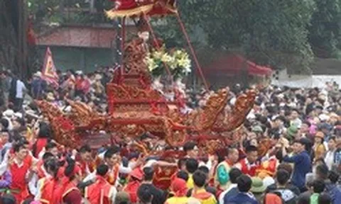 Cảnh tượng cuối tuần tại ngoại thành Hà Nội, nhiều người nhận xét: "Đông chưa từng có!"