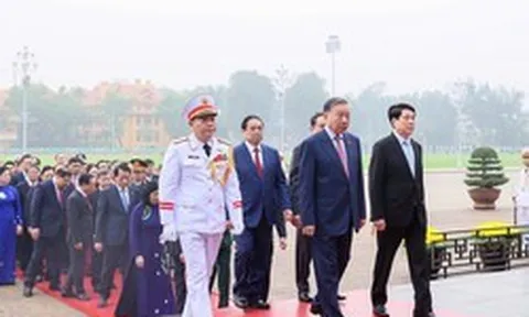 Lãnh đạo Đảng, Nhà nước và các  đại biểu Quốc hội vào Lăng viếng Chủ tịch Hồ Chí Minh