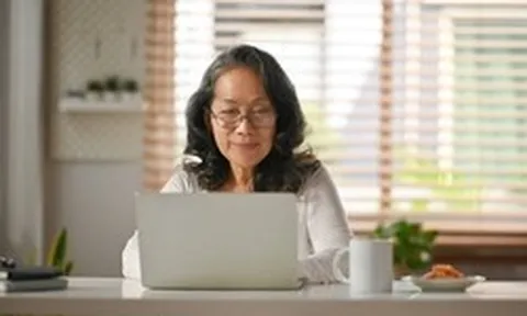 Bước sang tuổi trung niên, dù dư dả đến đâu cũng đừng chi tiền cho 3 việc này: Không biết sớm dễ hối hận