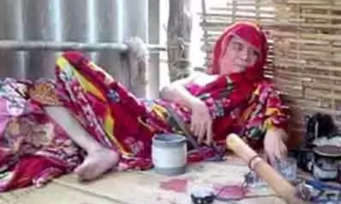 "Ma rừng" giữa đại ngàn: Hàng chục năm không tắm, không rời giường nửa bước