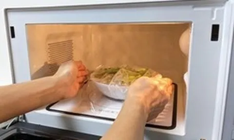 Cảnh báo đến những người dùng lò vi sóng không muốn mắc ung thư