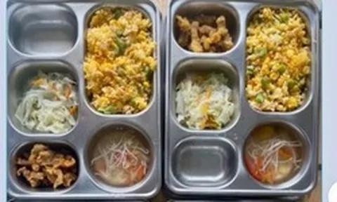 Bữa ăn 25 nghìn đồng của một trường Tiểu học công lập nhận cơn mưa lời khen, đáng khen nhất là tin nhắn cô giáo gửi cho phụ huynh!