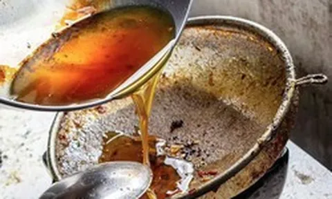 Dầu ăn đã qua sử dụng thì đổ đi đâu? Nhân viên thu gom rác tiết lộ điều bất ngờ