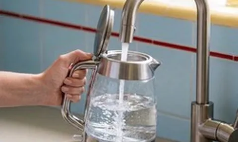 Nghiên cứu 64 năm bác bỏ tin đồn về nước máy chứa fluor