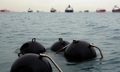 Ông Trump: Iran đang gỡ toàn bộ thủy lôi tại Hormuz 'dưới sự hỗ trợ của Mỹ'