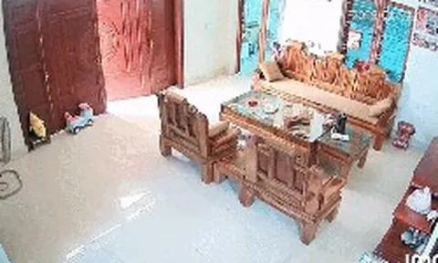 2h chiều khách đang ngủ trưa, shipper bị camera an ninh ghi lại chuỗi hoạt động âm thầm