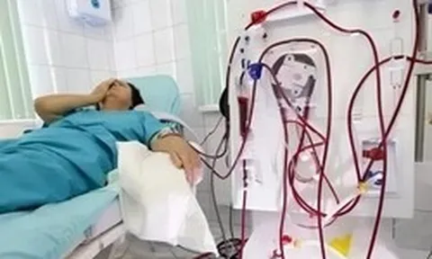 Ngày càng nhiều người tử vong vì suy thận, bác sĩ cảnh báo: Thấy 5 dấu hiệu này khi ăn uống, thận có thể đang “kêu cứu”