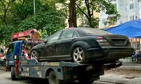 Công an thông tin về xe ô tô S63 bị 'bỏ quên' 10 năm ở vỉa hè ở Hà Nội