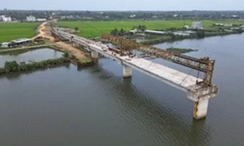 'Năm lần bảy lượt' được gia hạn, cầu 220 tỷ ở Đà Nẵng vẫn dang dở