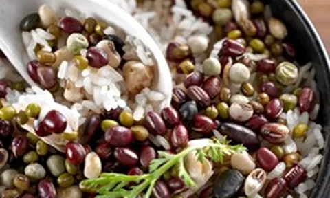 Lời khuyên đến những gia đình thường xuyên ăn cơm trộn các loại hạt