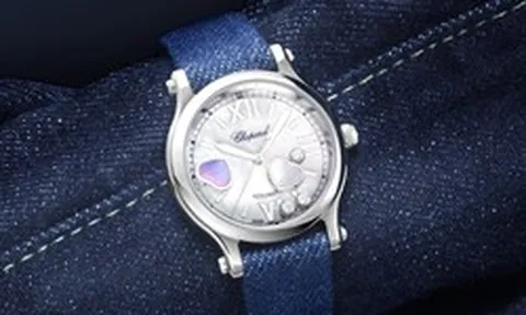 “Lá bùa duyên trên cổ tay”: Sự kết hợp không tưởng của kim cương và denim trong cùng 1 chiếc đồng hồ