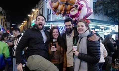 Khách Tây kể lại trải nghiệm lúc 1h sáng giữa thủ đô rồi đưa ra quyết định bất ngờ này