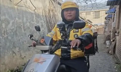 Một mình phục vụ cả thị trấn: Nghề shipper ở quê có thực sự “hái ra tiền”?