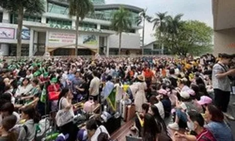 Cả Việt Nam rủ nhau đi Trung Quốc: Cửa khẩu đón nửa triệu khách, áp đảo 40% thị phần tour quốc tế