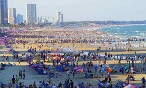 Cứu sống nữ du khách lao ra biển Bãi Sau trong trạng thái tinh thần không ổn định