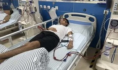 Người đàn ông bị suy thận cấp vì món tương đậu nành, bác sĩ nói thẳng: 4 loại nước chấm "phá thận" nên ăn ít