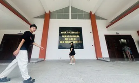 Hình ảnh người dân tìm về “đầu não” cách mạng miền Nam dịp Lễ 30-4 và 1-5