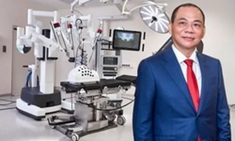 Trước khi thành lập VinSurgical, bệnh viện của tỷ phú Phạm Nhật Vượng đã nhập từ Mỹ những siêu robot phẫu thuật nào? Có loại lần đầu xuất hiện tại Việt Nam
