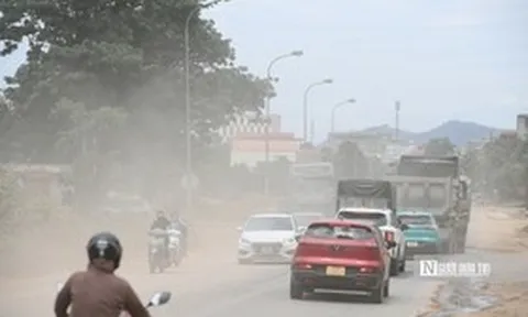 Người dân Hà Nội khổ sở sống chung với bụi bẩn, ô nhiễm bên dự án mở rộng Quốc lộ 6