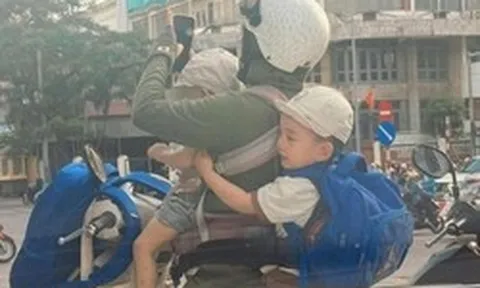 Bức ảnh "mẹ cân tất" đang viral: Chúng ta từ những cô gái trói gà không chặt, sau 9 tháng 10 ngày đều trở thành siêu nhân hết!