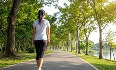 Đi bộ một lần nữa lại được chú ý, bác sĩ phát hiện: Càng đi bộ nhiều mạch máu càng sạch hơn?
