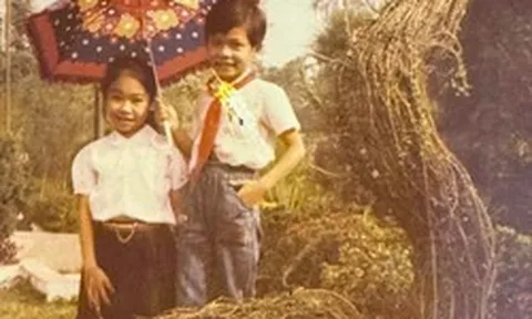 Mẹ cho 5k chụp ảnh với cô giáo, cậu bé lớp 4 lại đem đi chụp với bạn nữ: Giờ là nhạc sĩ sở hữu hit 5 tỷ view