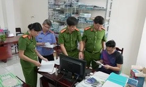 Khám xét khẩn cấp, bắt cán bộ thuế Trần Minh Trường