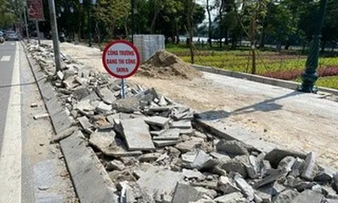 Tuyến vỉa hè lát đá gần như còn nguyên vẹn ở Hà Nội "bị đục phá"