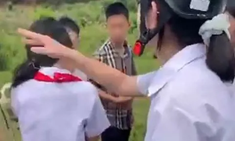 Xôn xao clip nữ sinh lớp 6 bị bạn đánh hội đồng sau lễ bế giảng