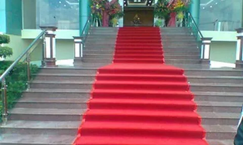 "Trải thảm đỏ" đón CEO