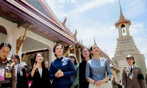 Phu nhân Ngô Phương Ly thăm chùa, bảo tàng trong Cung điện Hoàng gia Thái Lan