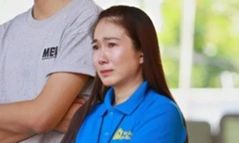 Nữ MC nổi danh bật khóc nói thẳng: "Tôi hi vọng anh suy nghĩ lại"
