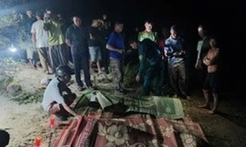Lật thuyền trên sông Ngàn Phố, 4 người trong gia đình tử vong