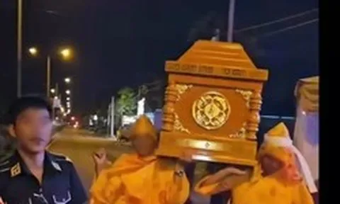 Xác minh vụ khiêng quan tài diễu phố, nhảy múa mừng sinh nhật