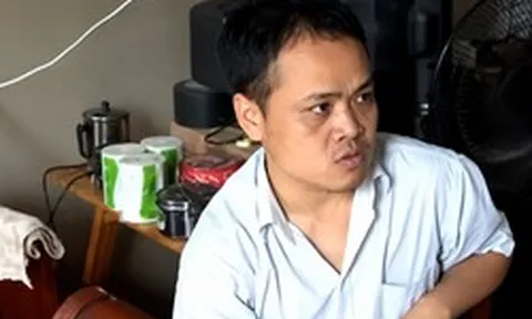 Nam sinh thi ĐH điểm cao nhất tỉnh nhưng ra trường ở nhà ăn bám suốt 9 năm, 4 lần bị cha mẹ đưa vào bệnh viện tâm thần