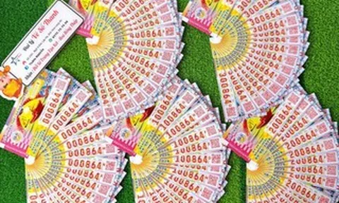 Trúng xổ số miền Nam, nhiều người đổi thưởng xuyên đêm