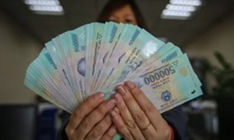 Phát hiện 50 tờ tiền 500.000 đồng bị bỏ lại trên chuyến tàu đi từ TP.HCM