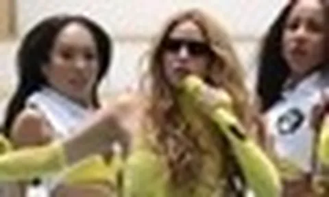 Shakira lắc hông gây bão trước 80.000 người ở khai mạc World Cup