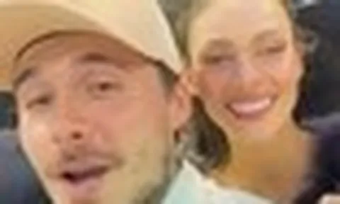 Brooklyn Beckham châm biếm gia đình