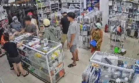 Bức xúc nam thanh niên xô cửa trúng bé gái, người mẹ phản ứng cũng bị đấm luôn: Công an vào cuộc