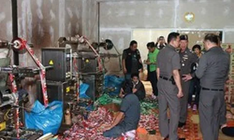 Đột kích một kho hàng, công an phát hiện đường dây sản xuất matcha và cà phê giả, tịch thu hơn 1 triệu sản phẩm