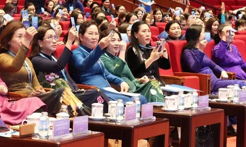 789 đại biểu dự phiên làm việc thứ nhất Đại hội Phụ nữ toàn quốc lần thứ XIV