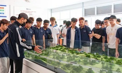 Sinh viên Đại học Xây dựng tìm hiểu mô hình đào tạo thực chiến tại Tập đoàn Đèo Cả