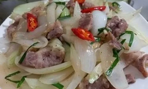 Lời khuyên cho những người ngoài 70 tuổi thích ăn hành tây