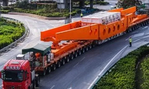 Phát hiện Trung Quốc vận hành đoàn xe dài gần 100m, nặng 600 tấn, chỉ chạy 5km/h, vận chuyển thiết bị khổng lồ phục vụ siêu dự án