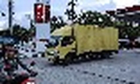 Xếp hàng 10 tiếng chưa chắc đã đổ được xăng, mất điện triền miên cả tuần: Chuyện gì đang diễn ra tại nền kinh tế lớn nhất Đông Nam Á?