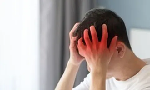 Người đàn ông Hà Nội bàng hoàng phát hiện 2 ổ xuất huyết não từ 1 dấu hiệu tưởng do nắng nóng