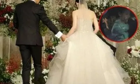 Clip chồng Chị Đẹp đình đám hú hí với tiểu tam trong ô tô, còn ngả ngớn ngồi lên đùi nhau, nghe lời giải thích mà chối tai