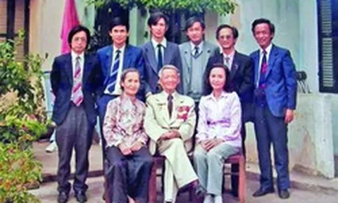 Gia đình Việt có 8 người con đều là Giáo sư, PGS, Tiến sĩ, Giảng viên: Cha mẹ hiếm khi nặng lời với con, ai cũng tự giác kỷ luật
