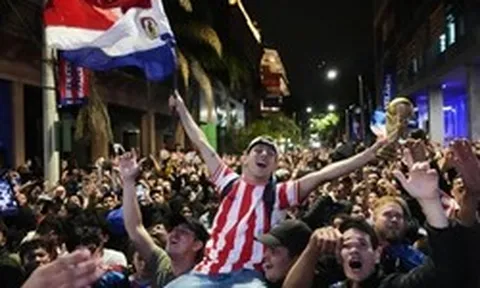 Sướng như người dân Paraguay: Sau chiến thắng địa chấn ở World Cup, cả nước được nghỉ lễ để ăn mừng